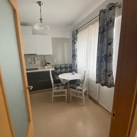 Dora City Apartament アパート *