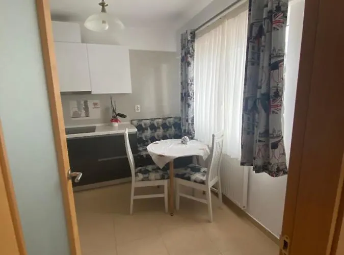 Dora City Apartament Apartmán *